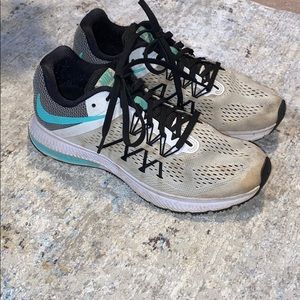 Nike white, teal, and black tennis shoes